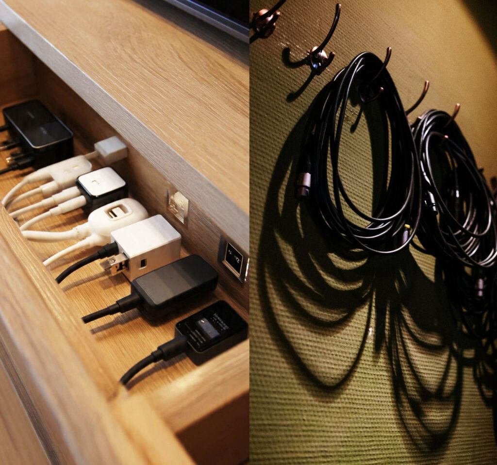 Como organizar sala pequena: 7 soluções práticas para ganhar espaço fios cabos escondidos tv sala pequena organização planejados.jpg