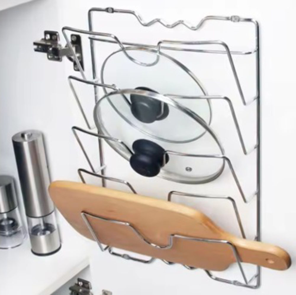 Como organizar cozinha pequena: 7 soluções inteligentes para ganhar espaço organizador vertical tampa panela cozinha pequena planejado